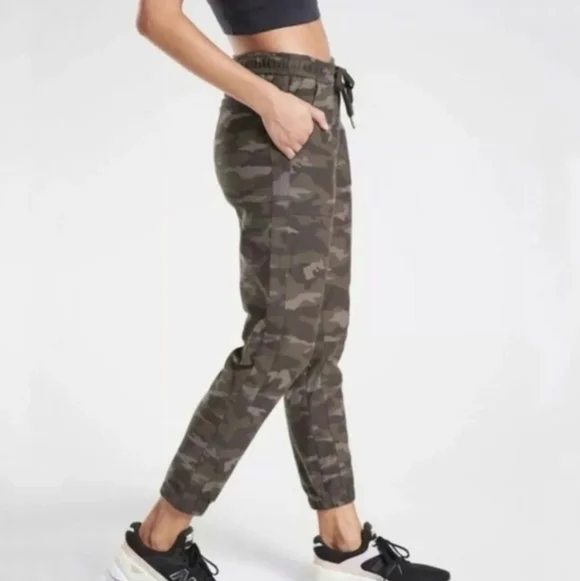 Athleta Farallon Green Camo Jogger Pants  6 2020 - Picture 2 of 9